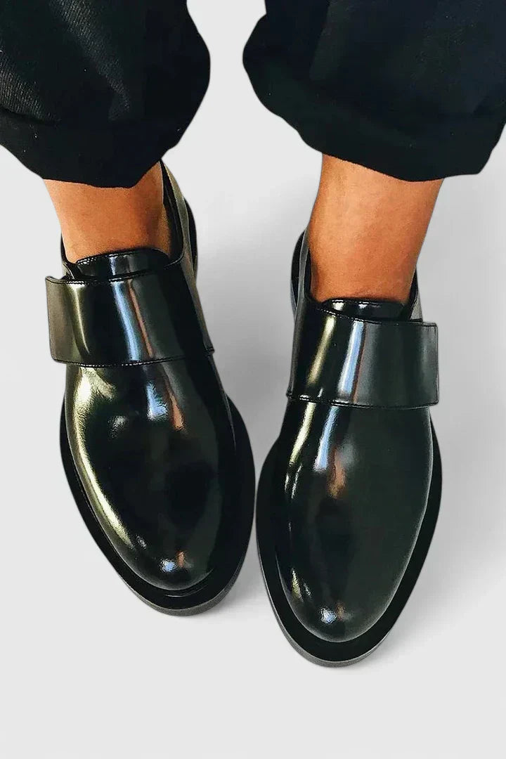 Black / 12